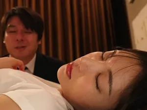 他以为自己可以引诱一个漂亮女孩进入他的汽车旅馆，但结果却是……一个失败者。
